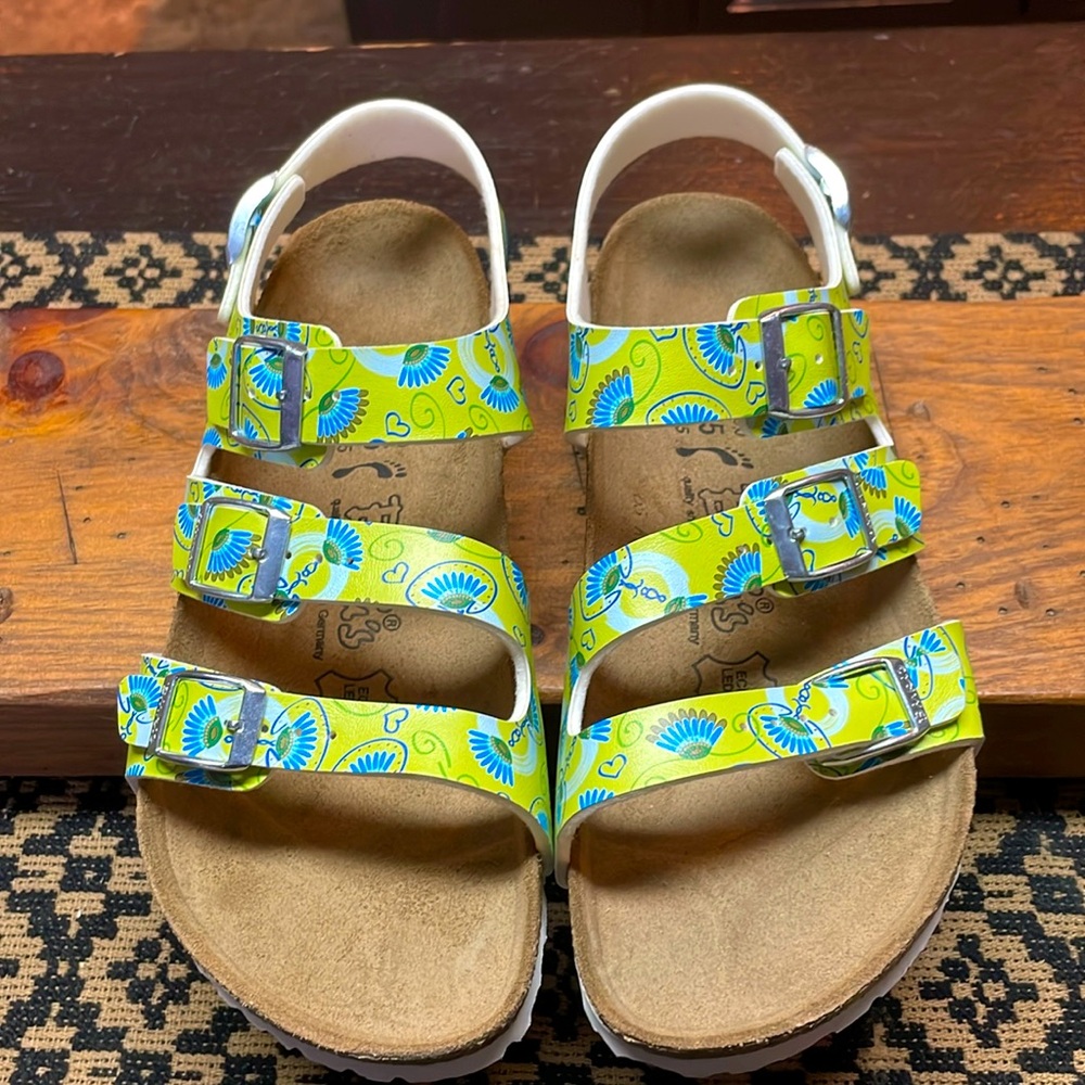 Birkenstock Birkis Ellice Straps and Buckles Leather Sandals.
Size Euro 38/7 US